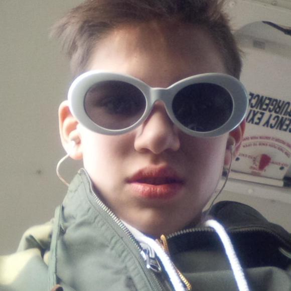 Meet your Posher, Bobby - Picture 3 of 3